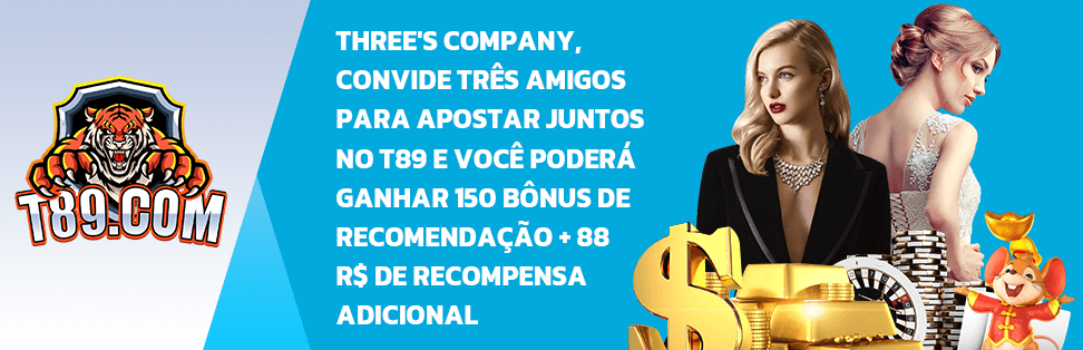 monte de dinheiro em mesa de jogo resultante de apostas